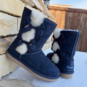 Koolaburra by UGG Victoria Short Sheepskin Boots in Insignia Blue Suede Sz-6.  S